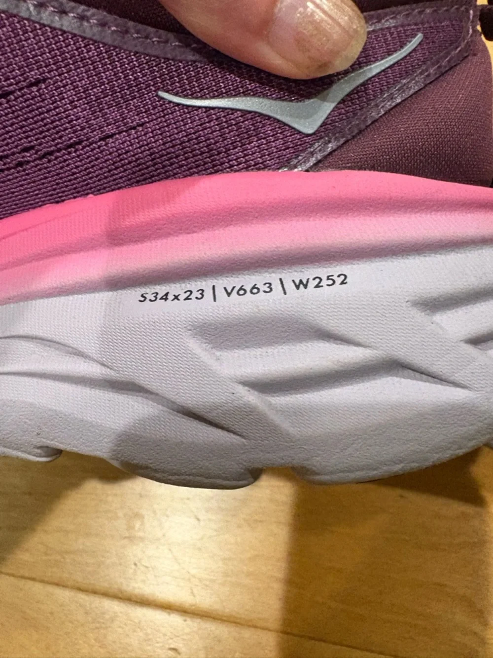Hoka Women's Bondi 8 running shoes sneakers purple pink sz 9
